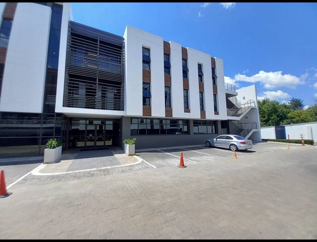 199M² OFFICE TO LET IN BRYANSTON